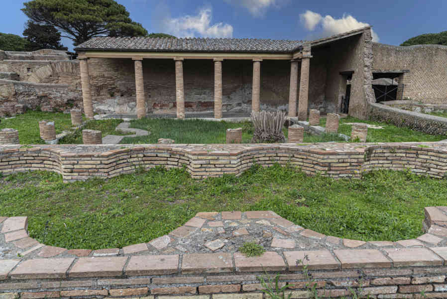 Italia - Ostia 45 - parque arqueológico de Ostia Antica.jpg